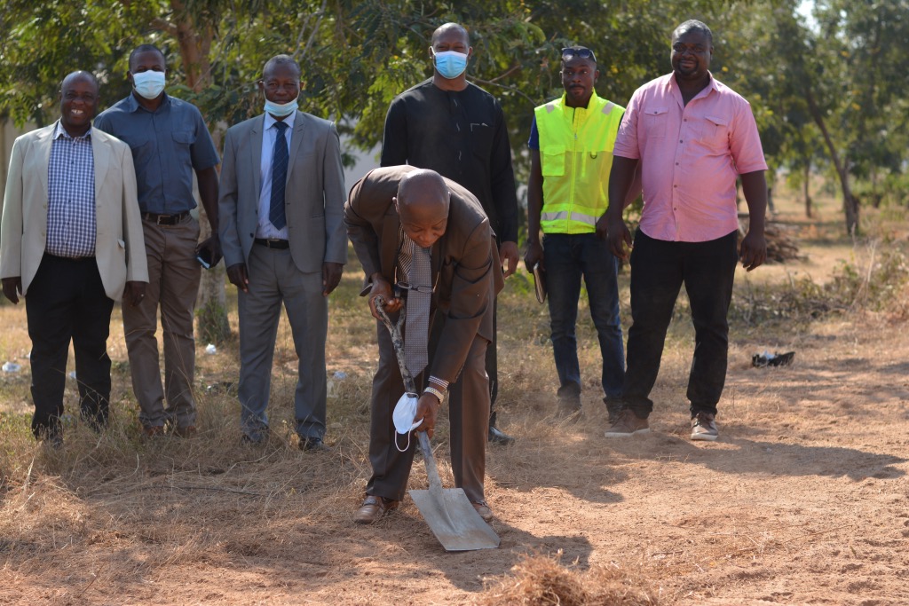 VICE CHANCELLOR OF UDS CUT SOD FOR THE CONSTRUCTION OF THREE-STOREY OFFICE COMPLEX FOR THE WEST AFRICAN CENTRE FOR WATER, IRRIGATION AND SUSTAINABLE AGRICULTURE (WACWISA)